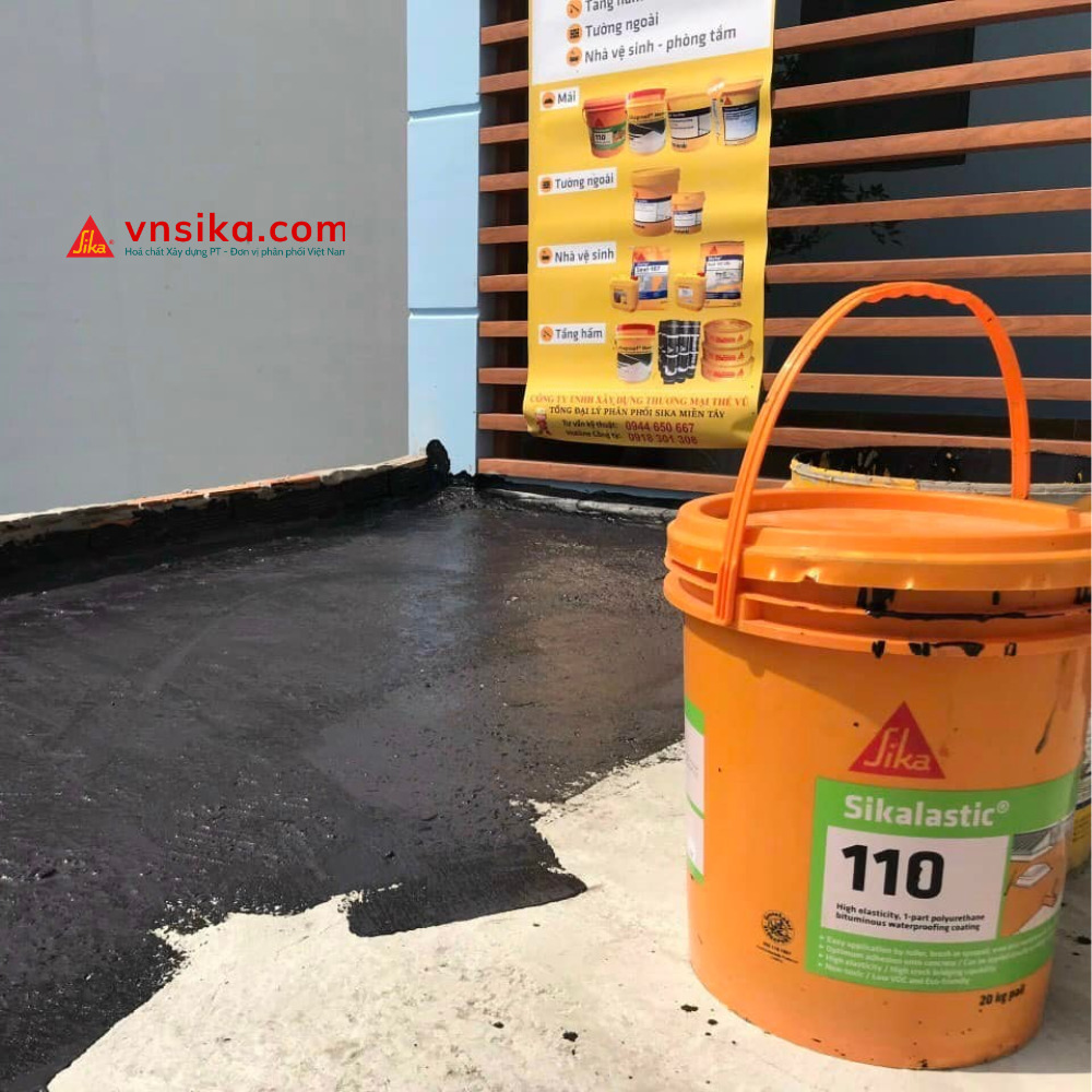 Sikalastic 110 thi công quét bằng rulo chổi